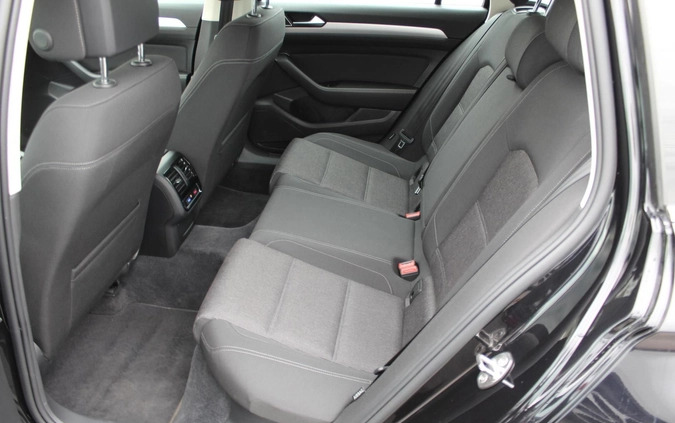 Volkswagen Passat cena 76500 przebieg: 104500, rok produkcji 2019 z Radzyń Podlaski małe 277